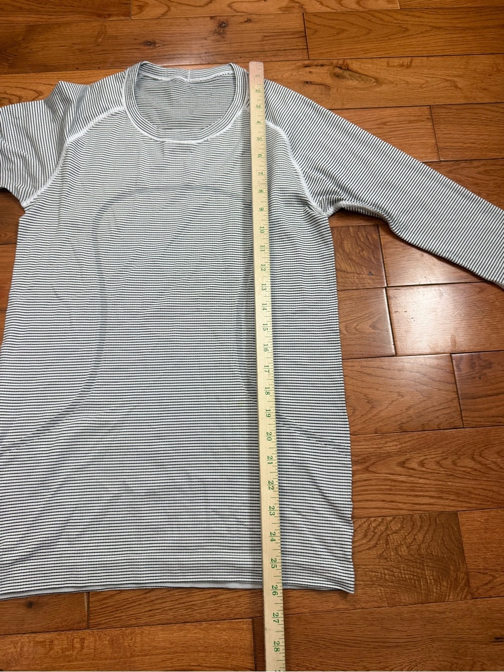 Lululemon Swiftly Tech 2.0 Long Sleeve Run Top ‘I Run For Cheese’ Hidden Words - Picture 6 of 6